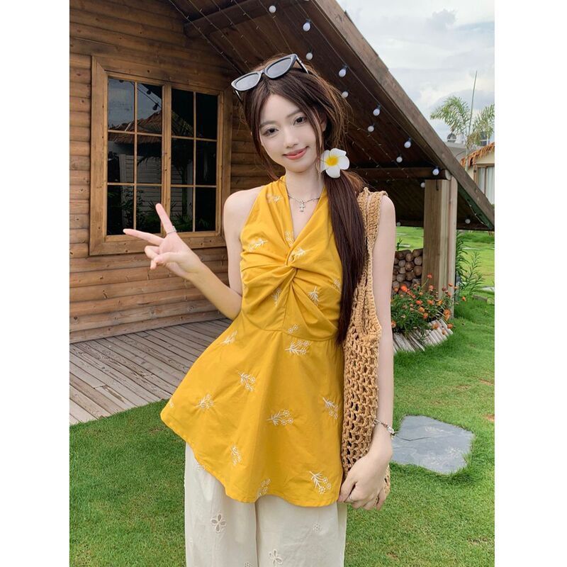 French-Style Vacation V-Neck Twist Halter Neck Tank Top for Women, Summer 2026 New Model, Sexy Slim-Fit Elegant Top