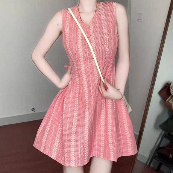 Fuchsia cute dress with sleeves sleevless