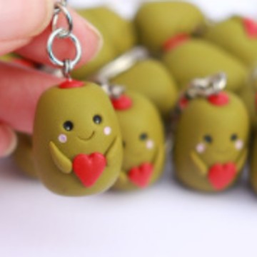 独立站爆款橄榄枝情侣钥匙扣配件背包装饰情人节礼物pvc工艺摆件