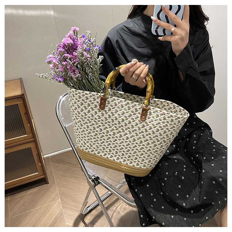 Women's Medium Straw Color Block Basic Vintage Style Weave Open Bucket Bag display picture 5