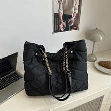 秋冬新款大容量通勤包包女2025新款时尚日韩休闲百搭羽绒服单肩包