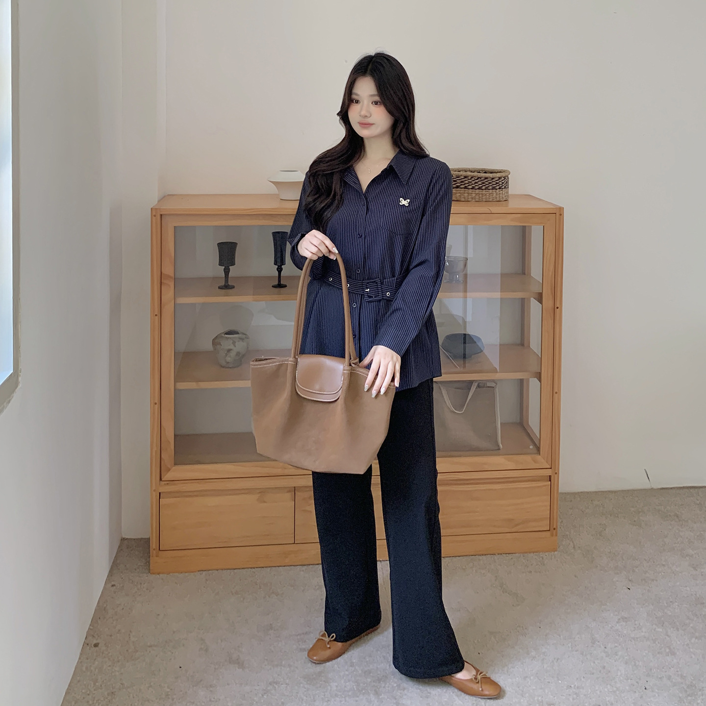 Plus-size women's clothing 2026 autumn new style, unique striped design, waist-cinching belt, slimming long-sleeve shirt 315272