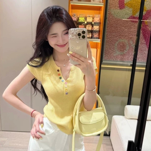Yellow V-neck short-sleeved sweater women's summer pure temperament pure waist pinch thin short top Yellow V-neck short-sleeved sweater women's summer pure temperament pure waist pinch thin short top