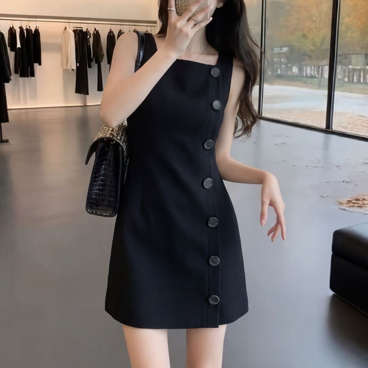 Váy không tay cổ điển thanh lịch dáng suông, thiết kế eo thon, phù hợp đi làm hoặc dạo phố — Váy đen