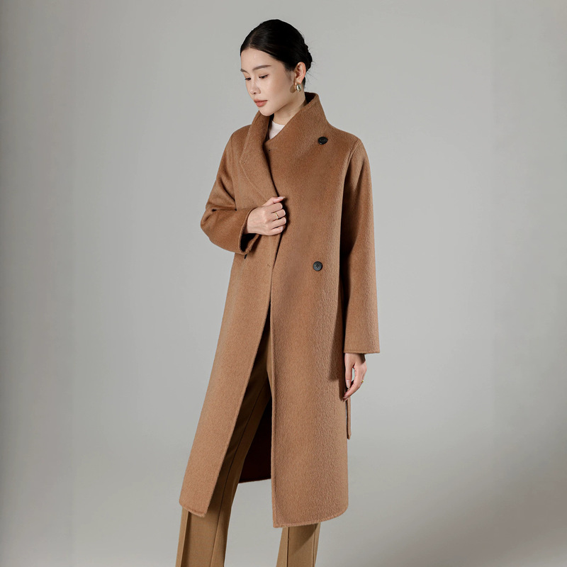 New autumn and winter collection: high-end, double-faced camel wool coat for women, featuring a stand-up collar, long design, slim fit, stylish, and a suit-style collar New autumn and winter collection: high-end, double-faced camel wool coat for women, featuring a stand-up collar, long design, slim fit, stylish, and a suit-style collar