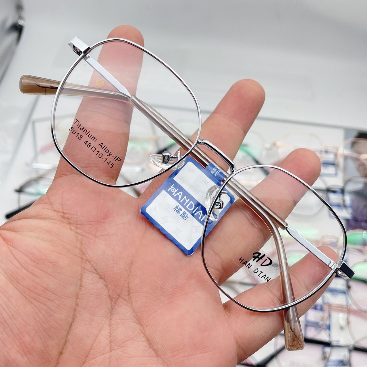 轻薄1.60眼镜多少钱,超薄眼镜片1.9