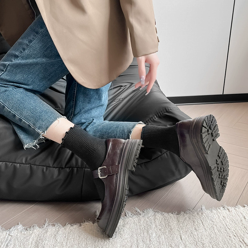 Мелкие туфли Мэри Джейн Женская весна 025 Новый толстый подошв с круглой головой в стиле колледжа слово с одной туфлями ретро маленькие кожаные туфли