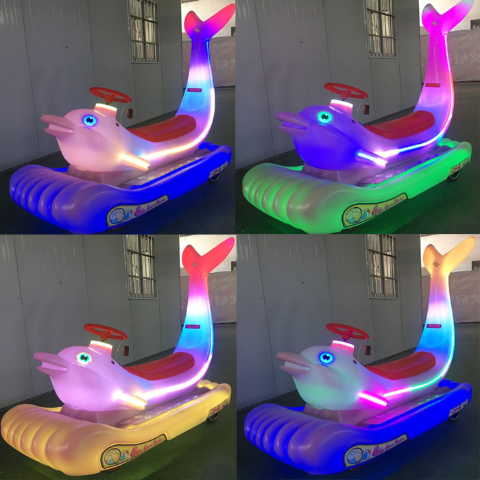 Cuadrado comercial de dibujos animados luminoso padre-hijo coche de parachoques doble batería eléctrica para niños equipo de entretenimiento ventas directas de fábrica