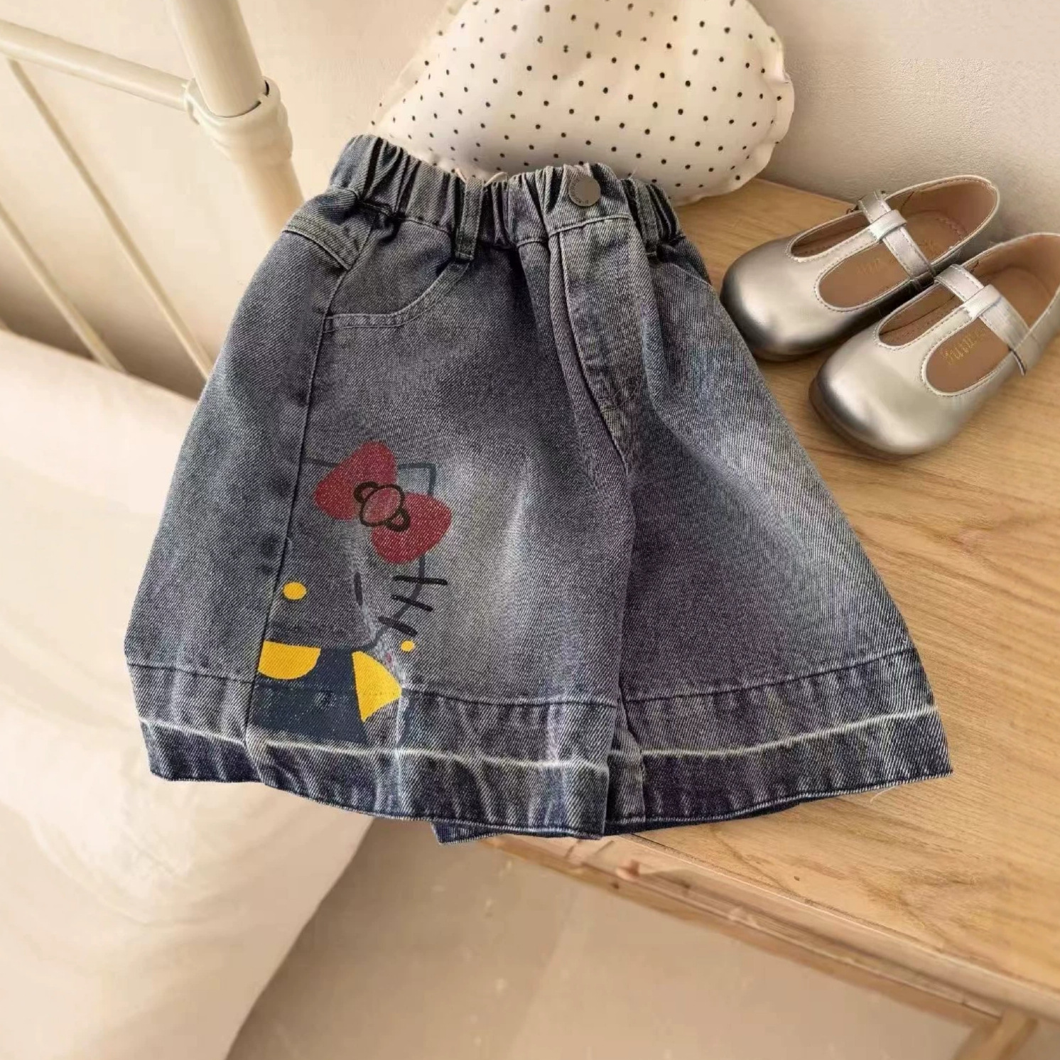 Nuevos pantalones cortos coreanos de dibujos animados para niñas, niños de verano, pantalones casuales, jeans para niñas