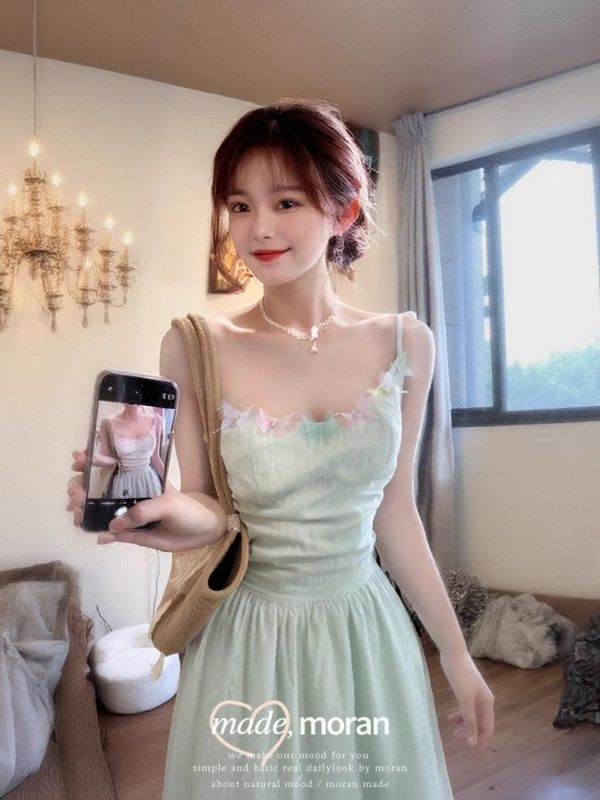 2025新款法式绝美吊带连衣裙子女夏季小个子海边度假气质仙女长裙|undefined