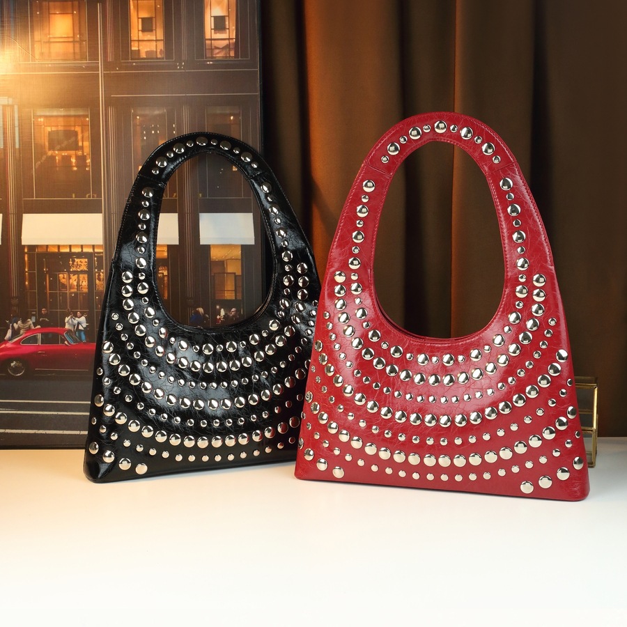 Nuova borsa a tracolla da donna in stile punk, trendy, cool ed elegante, con rivetti resistenti, ideale da portare sotto il braccio._voghion.com