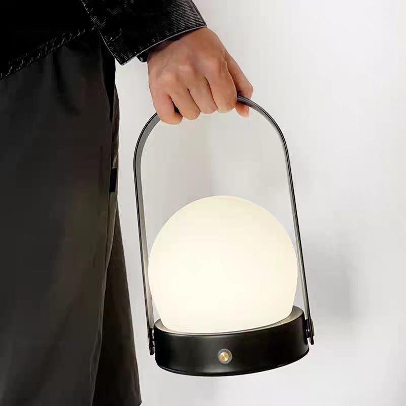 Lámpara de escritorio portátil danesa creativa portátil recargable al aire libre en la atmósfera de camping noche de noche de la niña