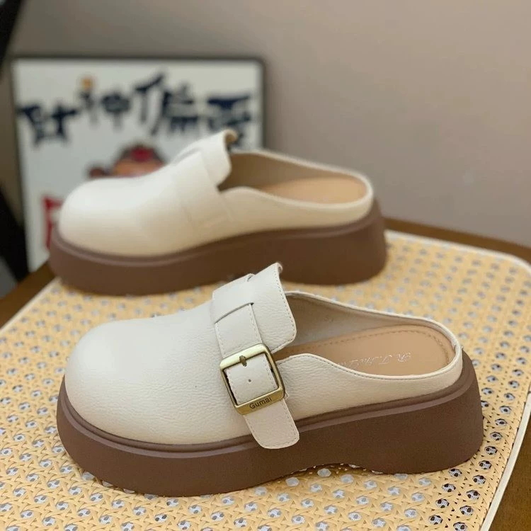 Толстая нижняя пряжка ремня увеличивается