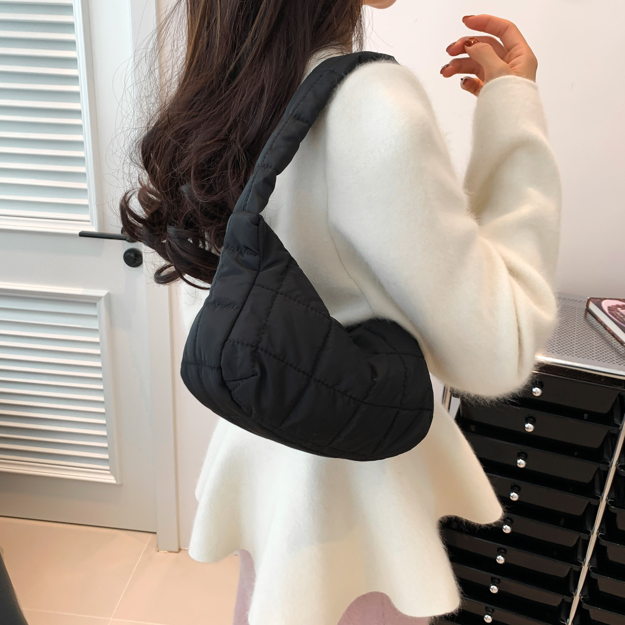 New Autumn and Winter Down Jacket Women's Bag 2023 Fashion Solid Color One Shoulder Underarm Dumpling Bag Foreign