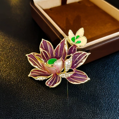 Retro Fashion Enamel Butterfly Lotus Brooch for Women, High-End and Elegant, Plant-Themed Brooch, Suitable for Cheongsam and Hanfu Accessories (Yaxa sancaqları) - purple