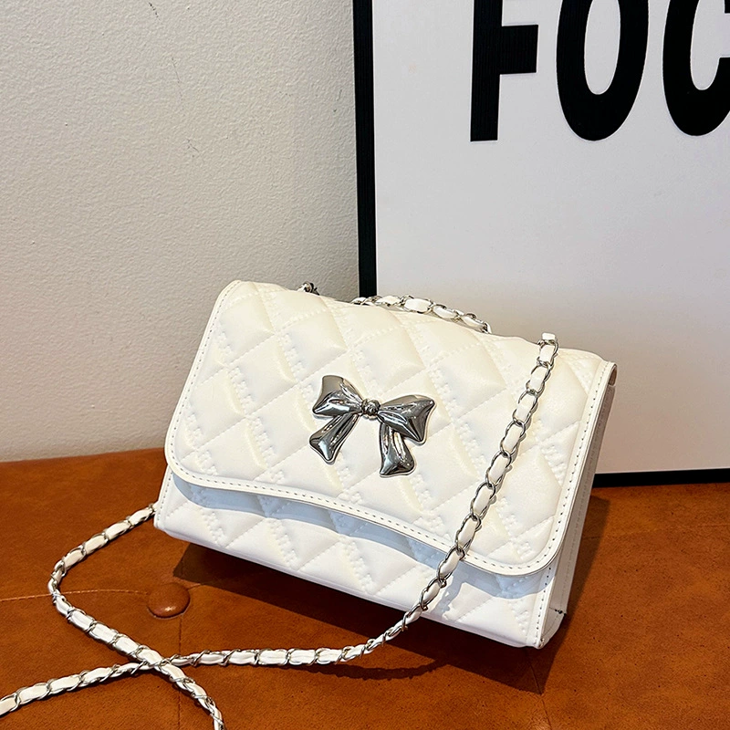 One-shoulder bag, diamond quilt pattern with bow, chain strap, western style