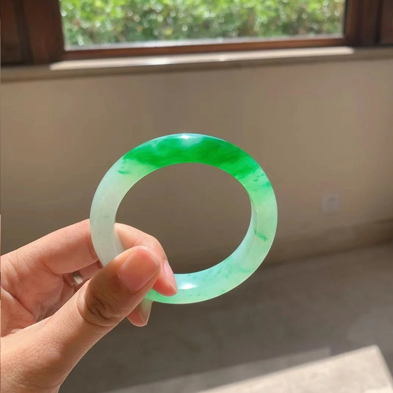 Prírodný barmský jadeitový náramok Jadeitový náramok_voghion.com