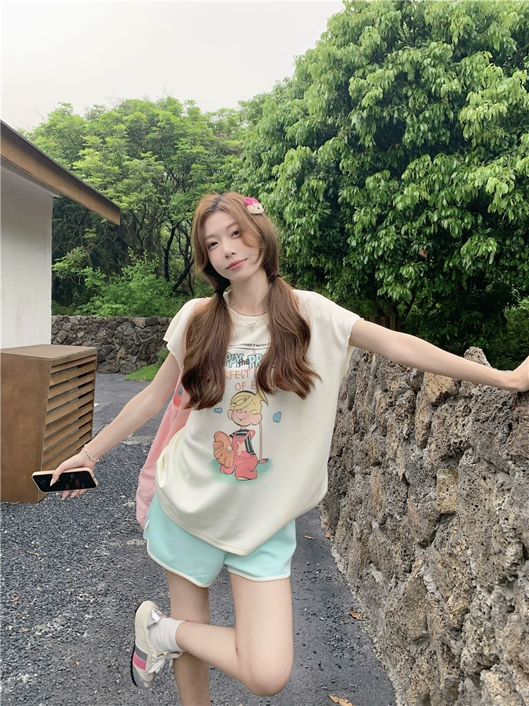 Повседневный спортивный костюм с героями мультфильмов, уменьшающий возраст, для студенток лета, свободные модные тонкие шорты с короткими рукавами в корейском стиле, комплект из двух предметов
