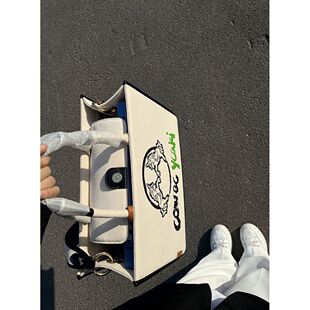 2022�¿�r�д������������ذ����nͨ�ڰ�������ϰ���μ�б���