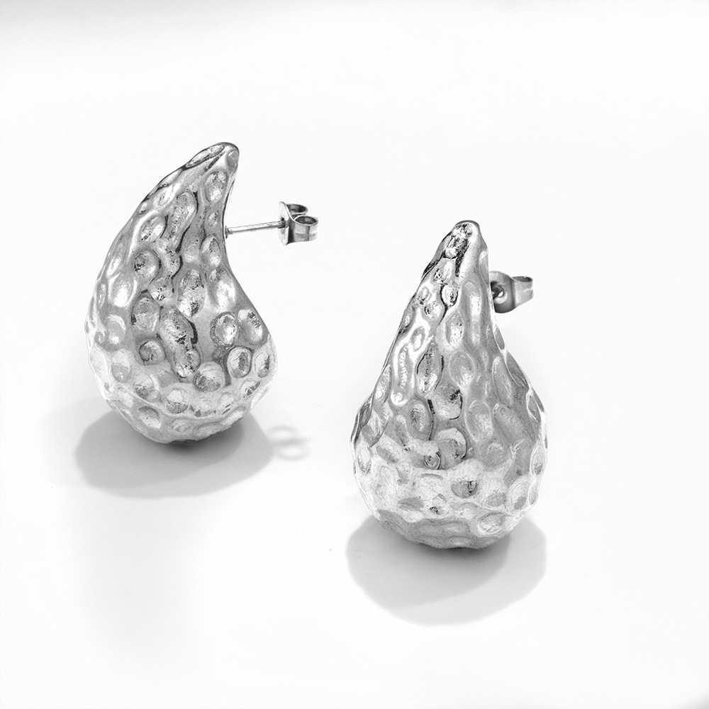 Diseño de gama alta sentido 18K oro Acero inoxidable gota de agua patrón martillo hueso de la oreja ins moda femenina pendientes geométricos europeos y americanos a juego