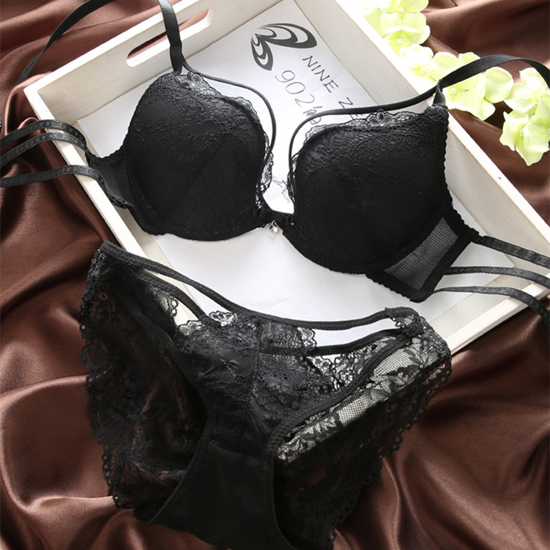 Ladies' Sexy Bra and Panties Set, Beautiful Back Design, Thick Cup Bra with Padded Straps for Shape Enhancement, Small Cup Push-up Bra with Lace Adjustability