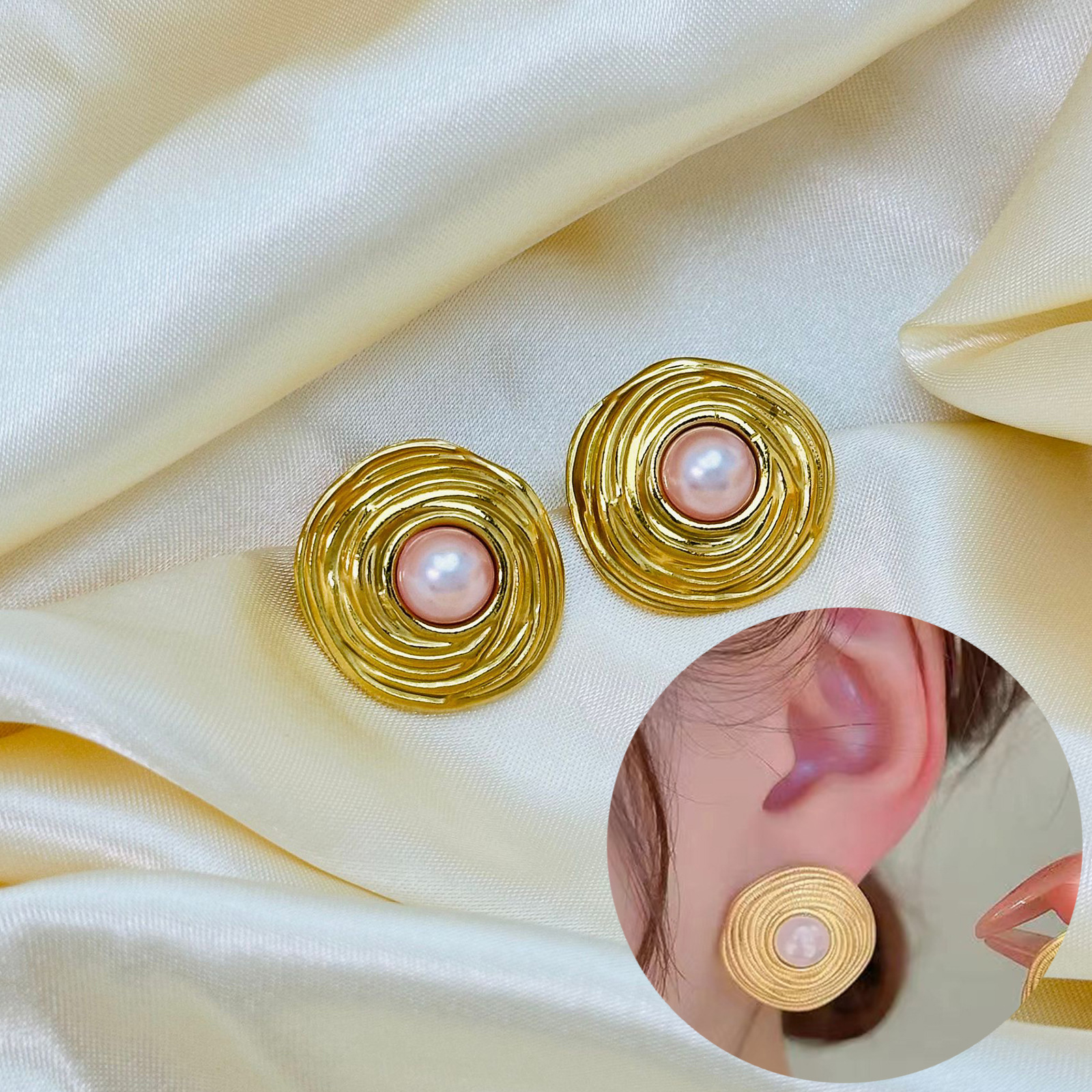 Pendientes de acero inoxidable a rayas cuadradas de tendencia de alta gama transfronteriza europea y americana Pendientes de 18K de lujo ligero para mujer al por mayor