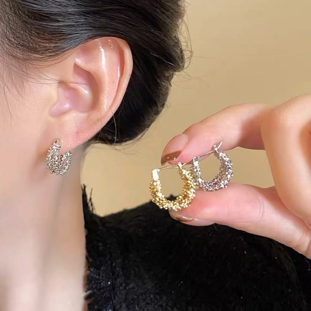 Fantai Double-Layer Broken Silver Earrings for Women, Small, Accessible Luxury, High-End, Personalized, Fashionable and Beautiful Earrings