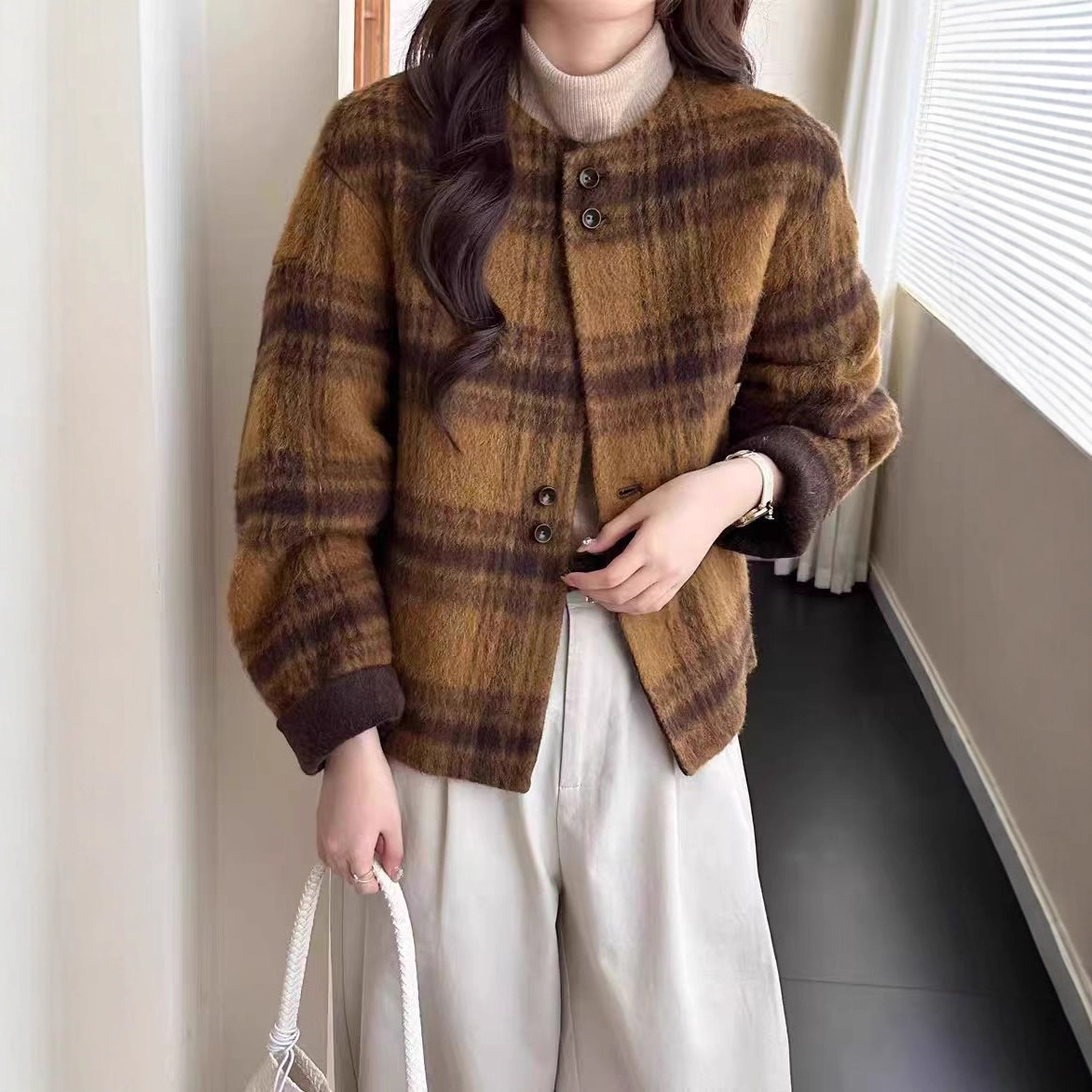 Korean-Style Plaid Round-Neck Double-Sided Cashmere Short Coat for Women, Autumn and Winter 2025, Loose Cocoon Shape, Petite Size, Wholesale and Dropshipping