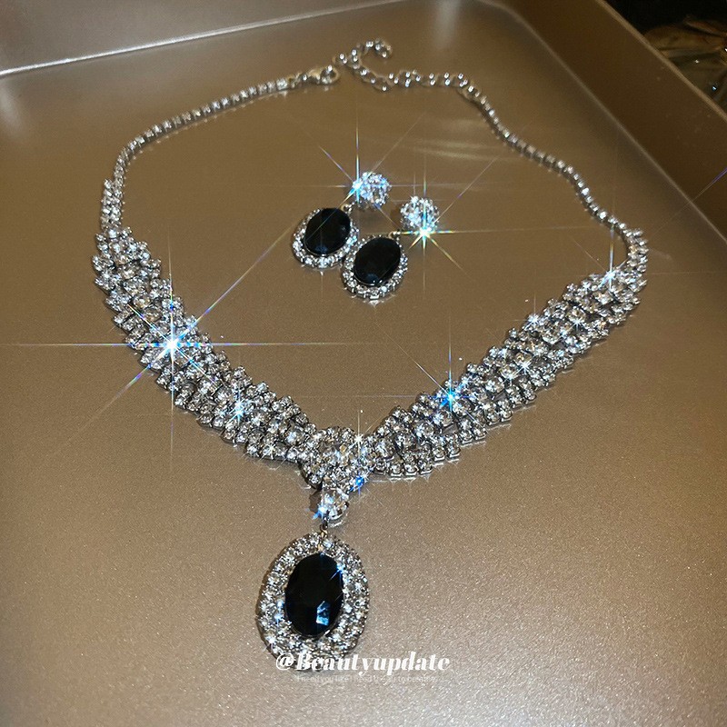 Collar de aretes cuadrados con incrustaciones de diamantes de dos piezas de moda, lujo ligero, collar de alta gama, temperamento exquisito, conjunto de joyas de todo fósforo
