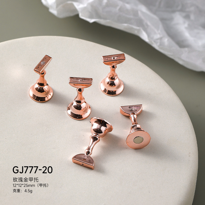 ネイル透明練習帯磁石展示棚シンプルなピンクの金属の爪のセットは甲の板のツールを身につけます。|undefined