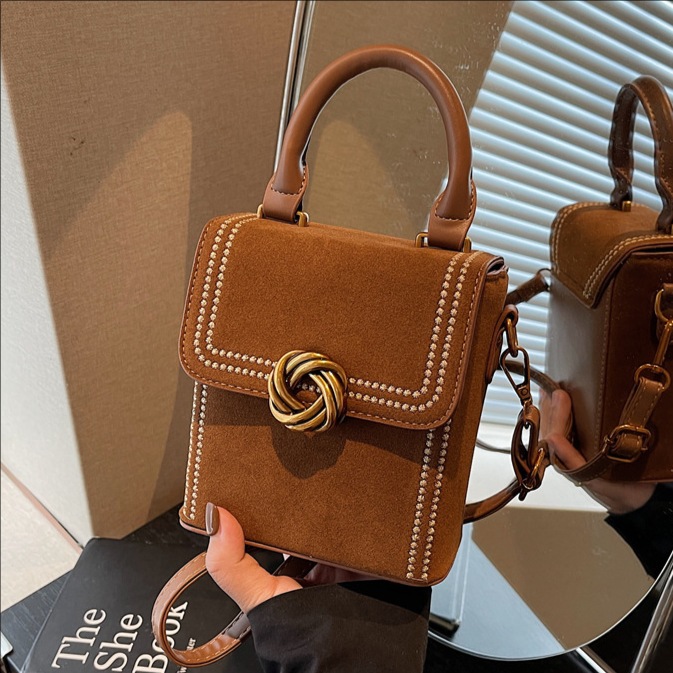 Retro alta sensación vertical bolso de mano pequeña mujer otoño / invierno 2025 nuevo estilo de moda bolso de hombro simple bolso de mochila