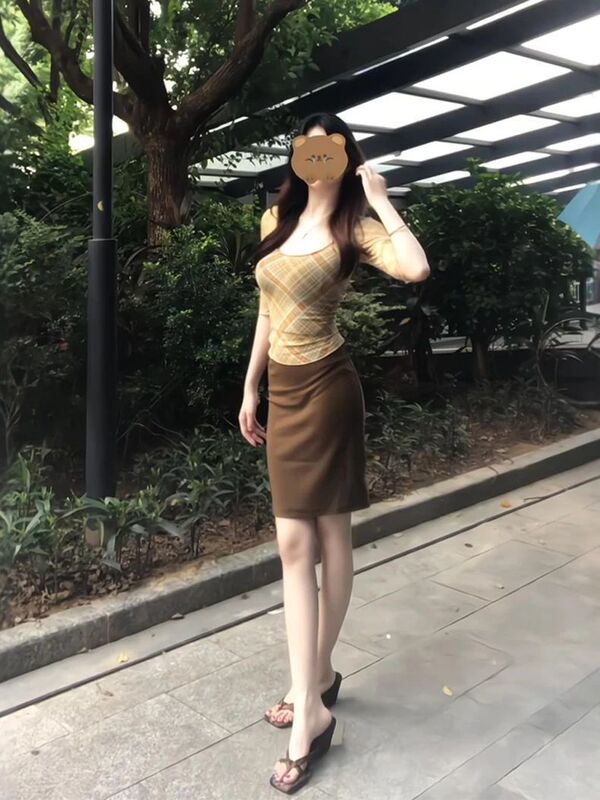 Top and Skirt Two-Piece Set for Women in Early Autumn, New Sexy Elegant Plaid Mid-Sleeve T-Shirt for Women, Hip-Hugging Skirt, Slimming Look