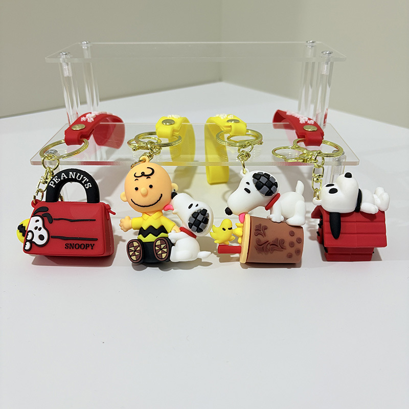 Space Snoop Dog Keychain Cartoon Lovely Car Keychain Girl Heart Couple Bag Colgante al por mayor
