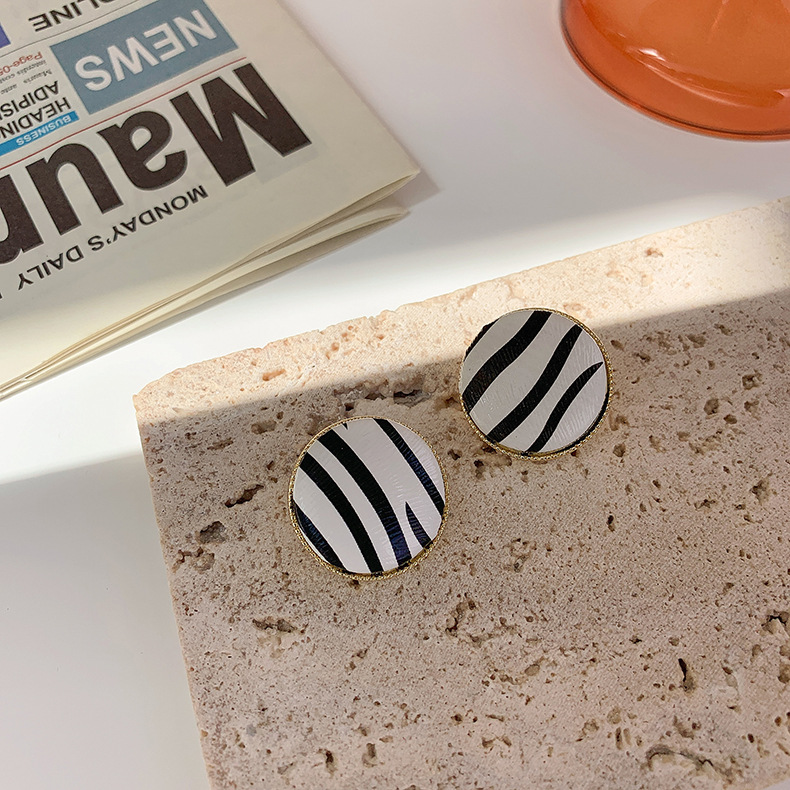 Black White Zebra Pattern Round Square Stud Earrings Wholesale Nihaojewelry display picture 6