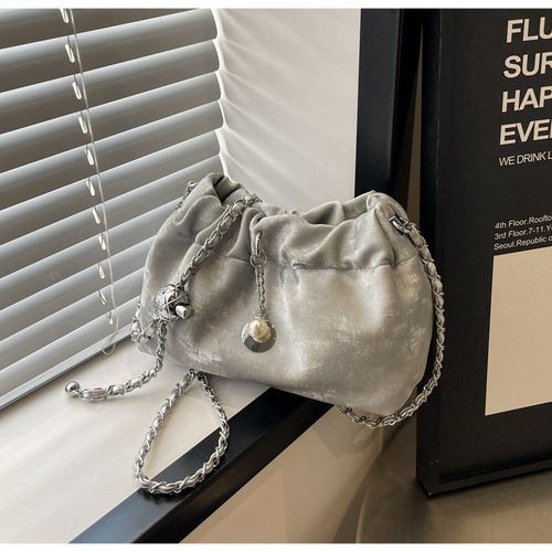 2024 New Women's Niche Luxury Velvet Cloud Bag Chain Crossbody Bag Fashion Versatile Shoulder Water Bucket Bag