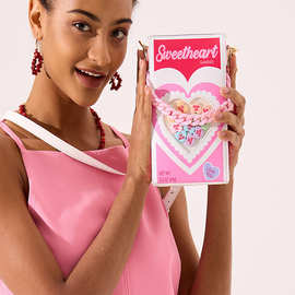 创意可爱爱心盒子单肩斜挎包字母撞色手提包女拍照道具小方包批发