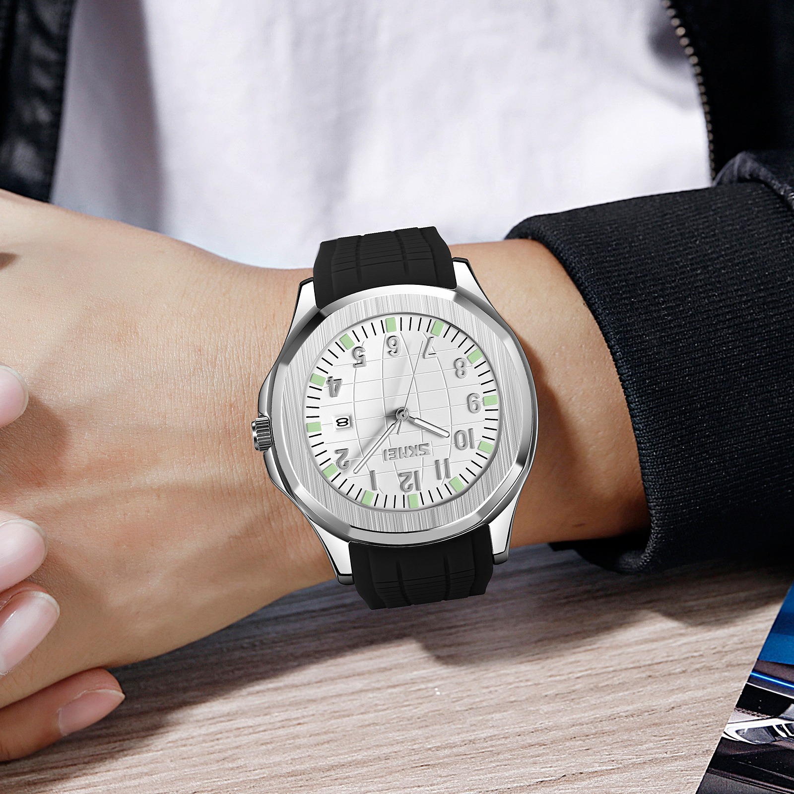 Los fabricantes transfronterizos estadounidenses proporcionan directamente relojes de silicona para hombres impermeables a la luz nocturna relojes de cuarzo casuales regalos personalizados