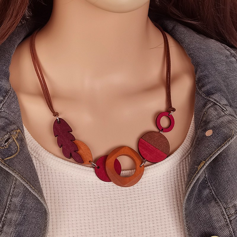 Collar de babero de chip de madera geométrico vintage hecho a mano colgante de madera collar transfronterizo nuevos accesorios al por mayor