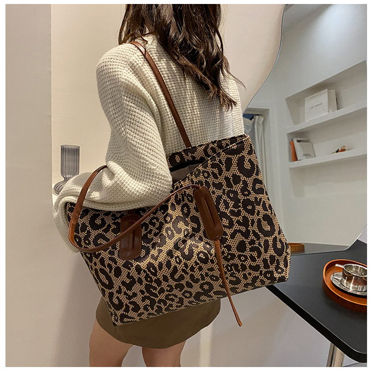 Women's Large Pu Leather Leopard Vintage Style Zipper Tote Bag display picture 29