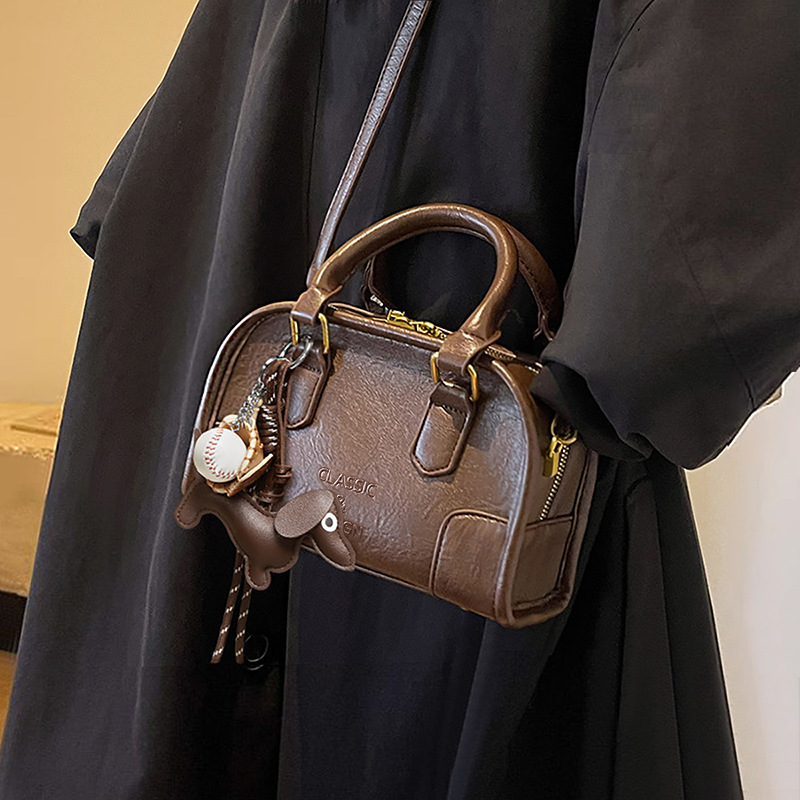 Túi xách tay nữ da cứng phong cách vintage, quai đeo vai và đeo chéo — màu cà phê