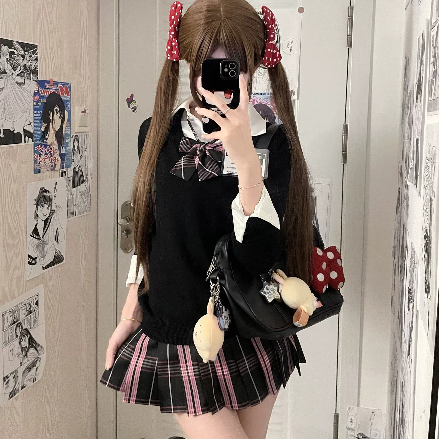 Оригинальный подлинный [Маленькая дикая ягода] Черный розовый комический сетка показывает белый школьный стиль