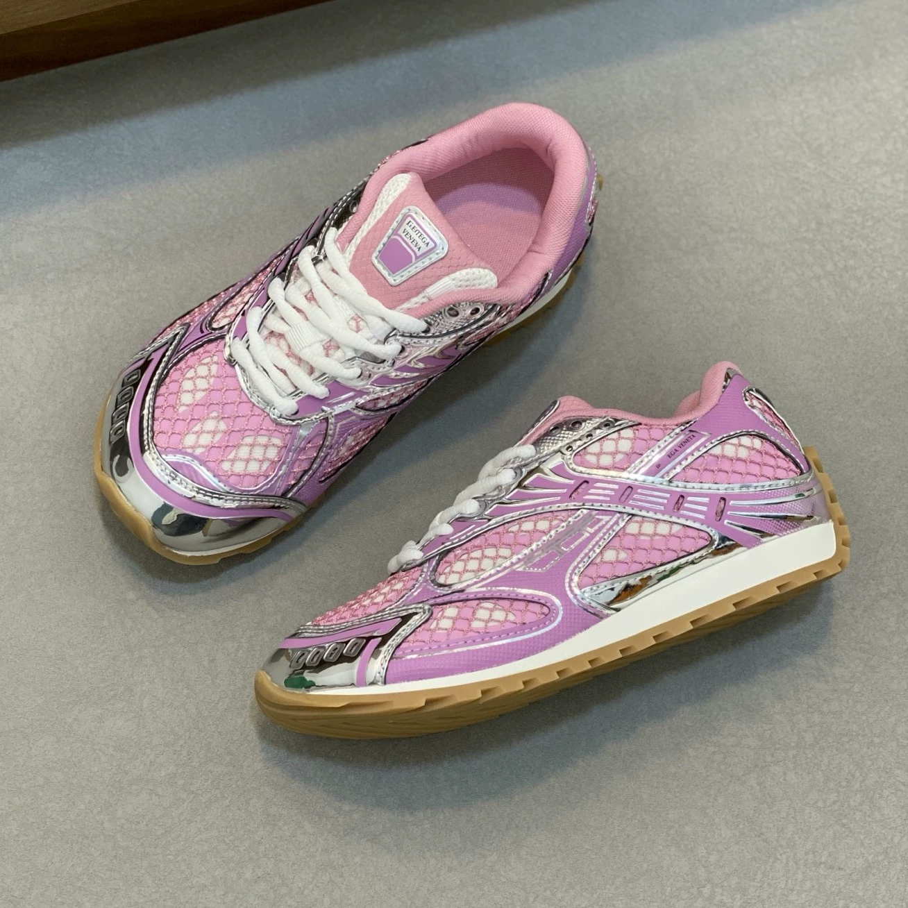 Летняя повседневная спортивная обувь с сеткой для мужчин, кроссовки для пар с сеткой для женщин, дышащая дорожная обувь на шнуровке для вождения