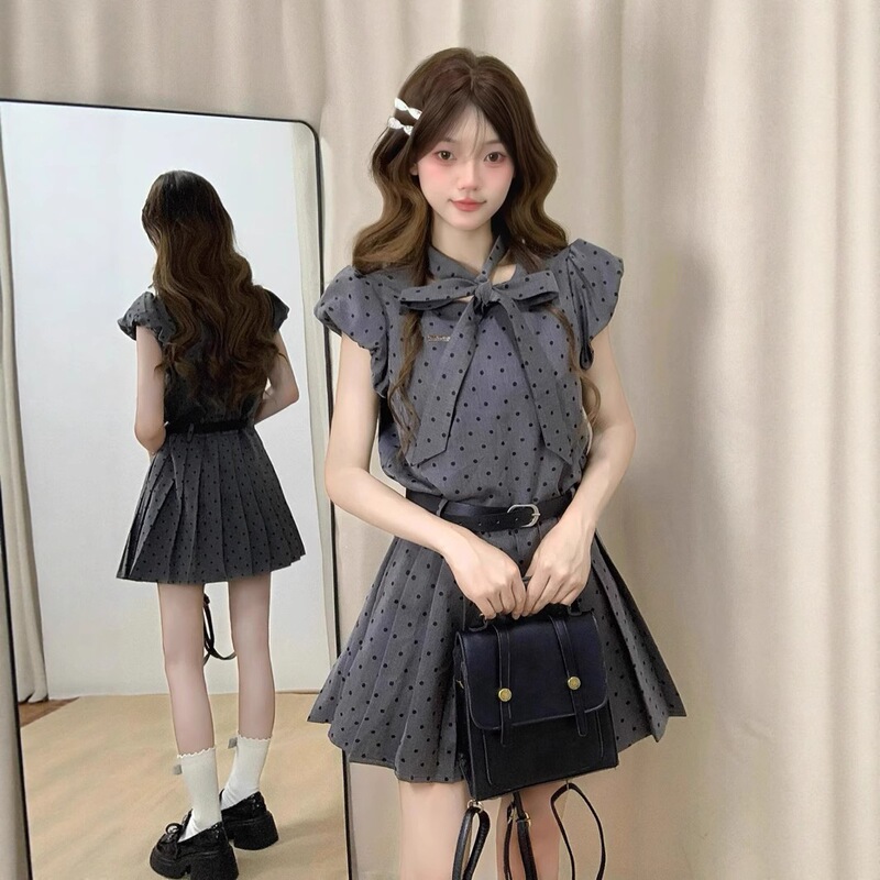 Miu-style rich girl gray polka dot dress for women, summer college style, sweet bow waist-cinching pleated short skirt Miu-style rich girl gray polka dot dress for women, summer college style, sweet bow waist-cinching pleated short skirt