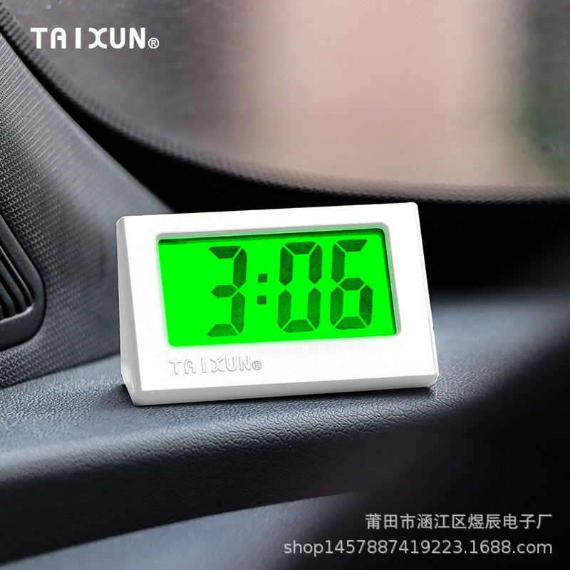 Reloj de triángulo luminoso reloj de coche panel de instrumentos de control central reloj electrónico antisísmico resistente a altas temperaturas coche reloj pegajoso portátil al por mayor