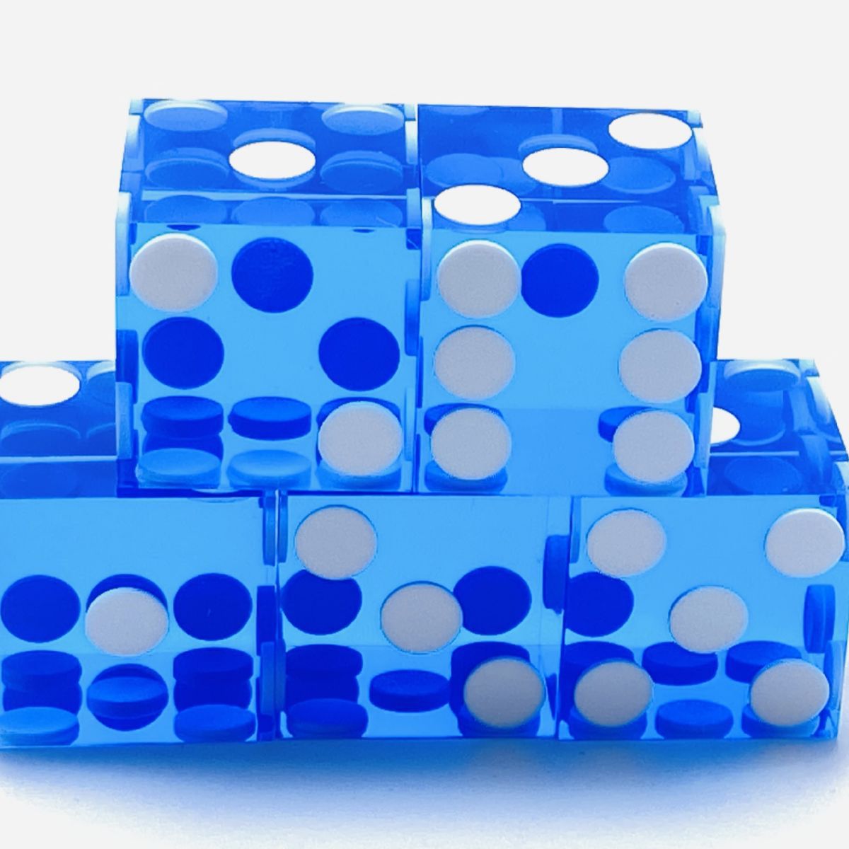 Suministro directo de fábrica 19mm ángulo recto plano transparente color blanco punto dados alemán especial color poker dados al por mayor