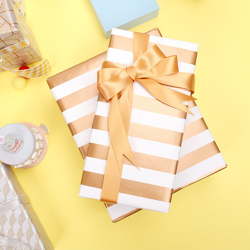 Papel enrollado de gran tamaño, lámina de oro, papel de embalaje de regalo de color metálico, papel de embalaje de regalo de cumpleaños de San Valentín, rayas de lunares