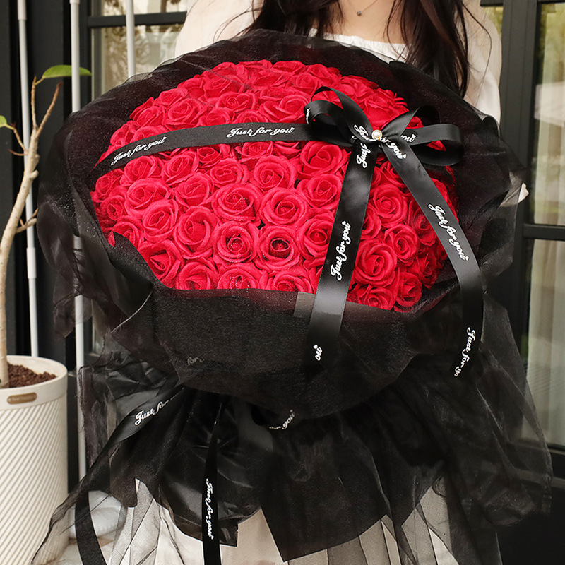 Valentine’s Day 99-rose bouquet, soap flower bouquet for girlfriend, simulated hand-tied bouquet with baby’s breath—perfect for proposing and expressing love.
