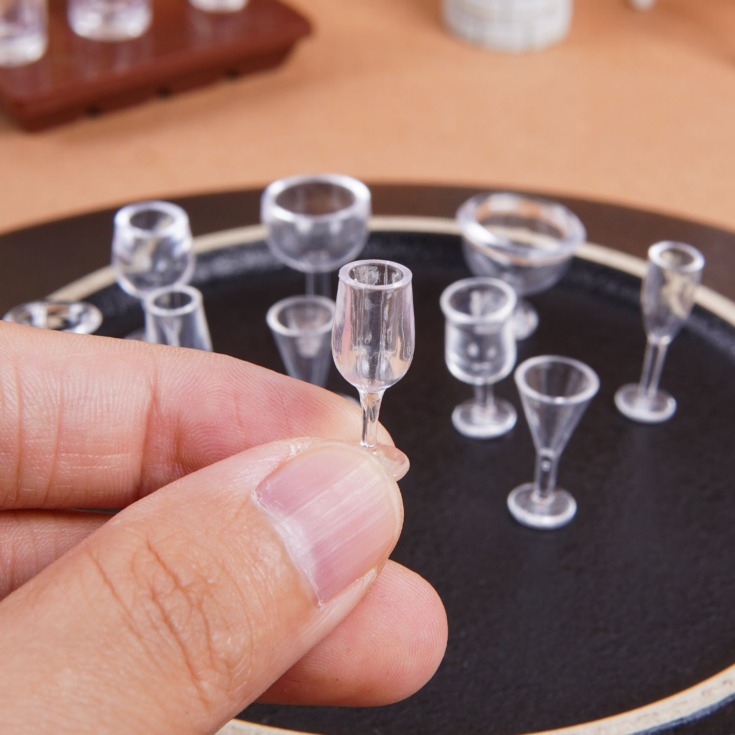 1: 12 Mini taza de vino tinto taza de agua taza de pie alto Dollhouse casa de muñecas comida en miniatura jugar juguetes de taza pequeña