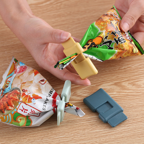 Household snack sealing clip kitchen bag seasoning sealing clip portable moisture-proof plastic sealed food preservation clip