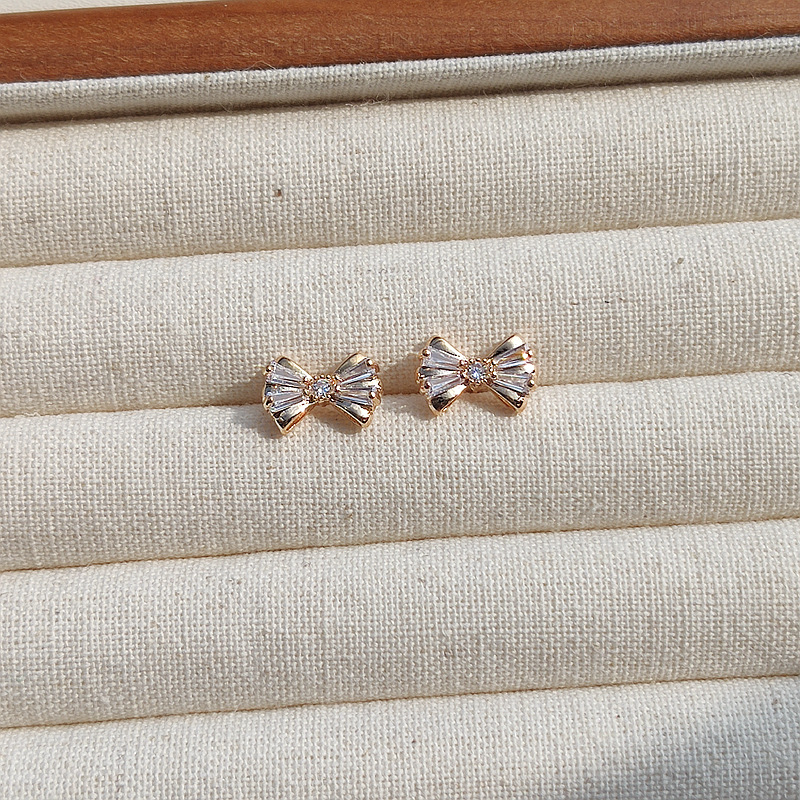 Copper earrings with zircon with bow